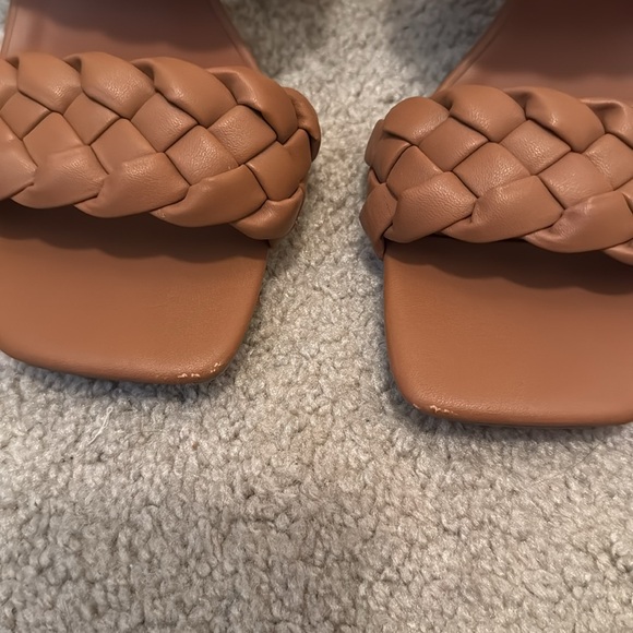 heels - Picture 5 of 6